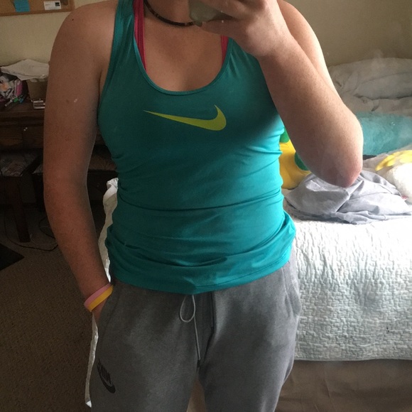 Workout tank top - Picture 3 of 3